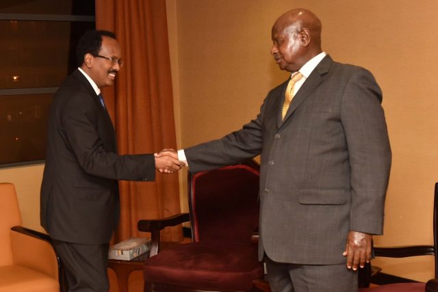 Yoweri Kaguta Museveni iyo Madaxweyne Farmaajo oo Kampala Ku Kulmay