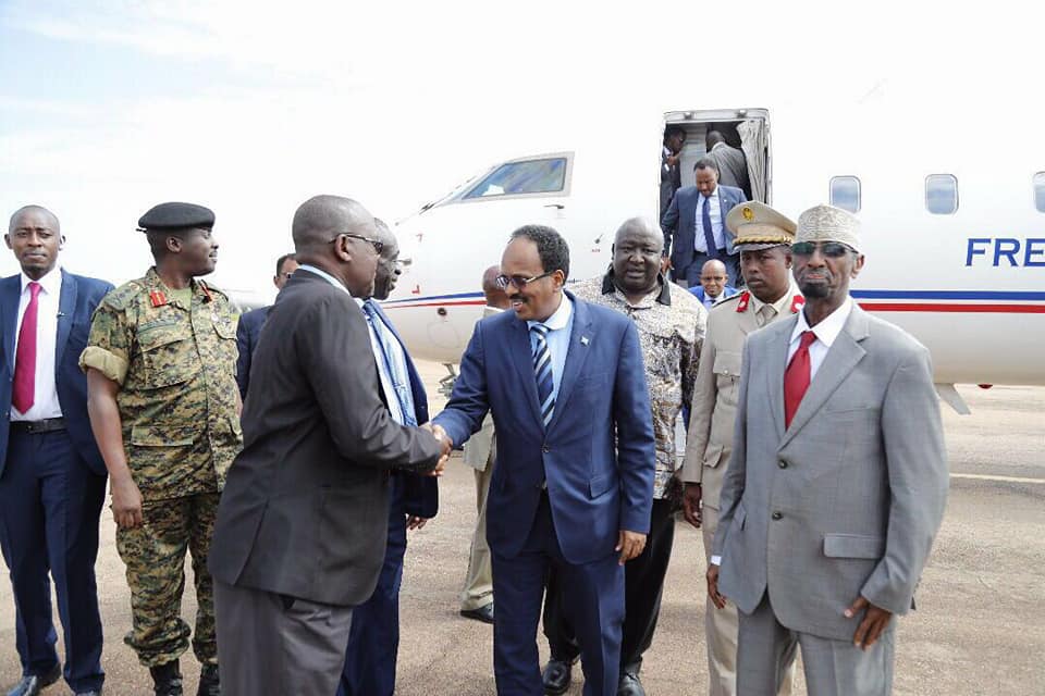 Madaxweyne Farmaajo oo Ugaandha Gaaray (sawirro)