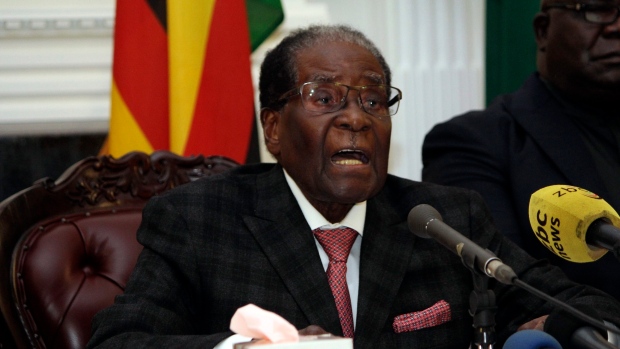 Mugabe oo diiday inuu xilka ka dego