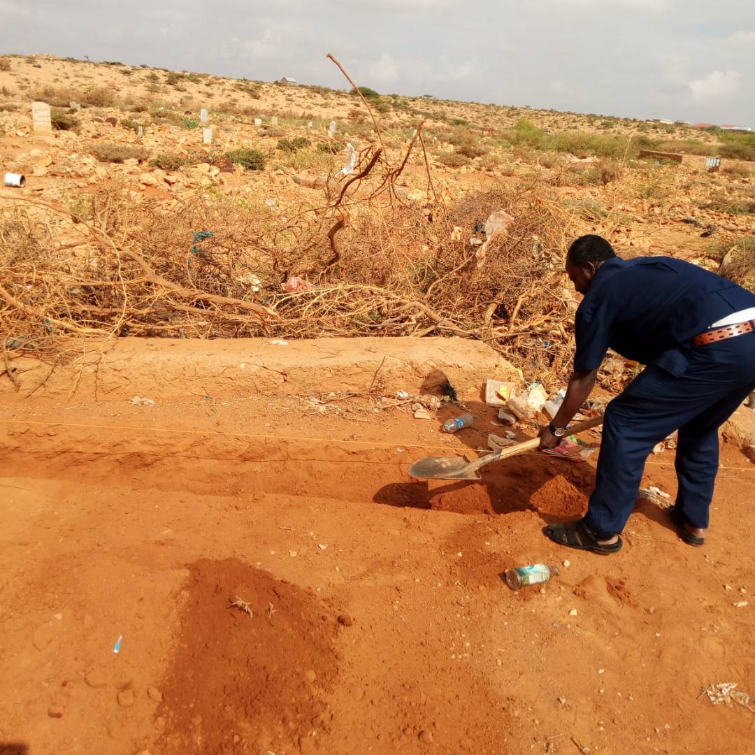 Culumadda Burtinle oo Shacabka ugu baaqay in laga qayb qaato dhismaha Darbiga Qabuuraha Burtinle (dhegayso/Sawiro)