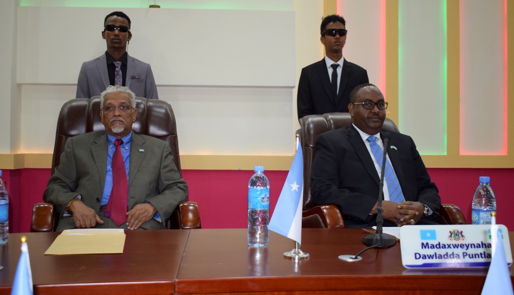 Madaxweynaha Puntland oo barlamaanka horgeyeey golaha wasiirada cusub (Sawiro)