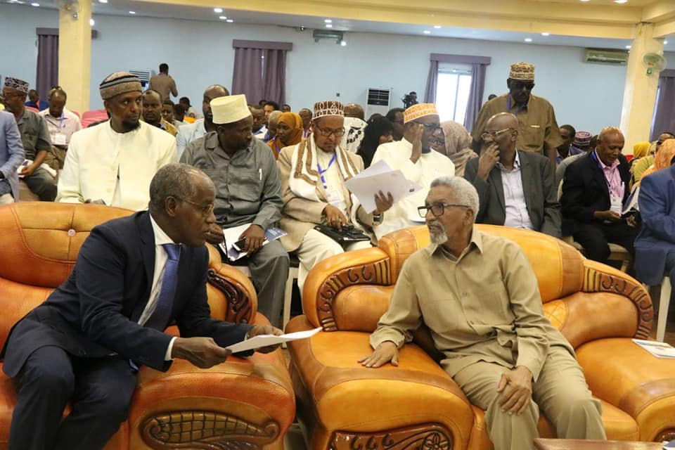 Shir looga hadlayo xaqiijinta hanaanka dhab-u-heshiisiinta Qaran oo muqdisho ka furmay (Sawiro)