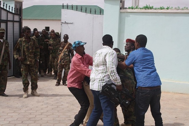 Wacaal darey ah: Wariyayaasha Puntland oo loo diiday in ay tabiyaan munaasibada dhaarinta Wasiirada