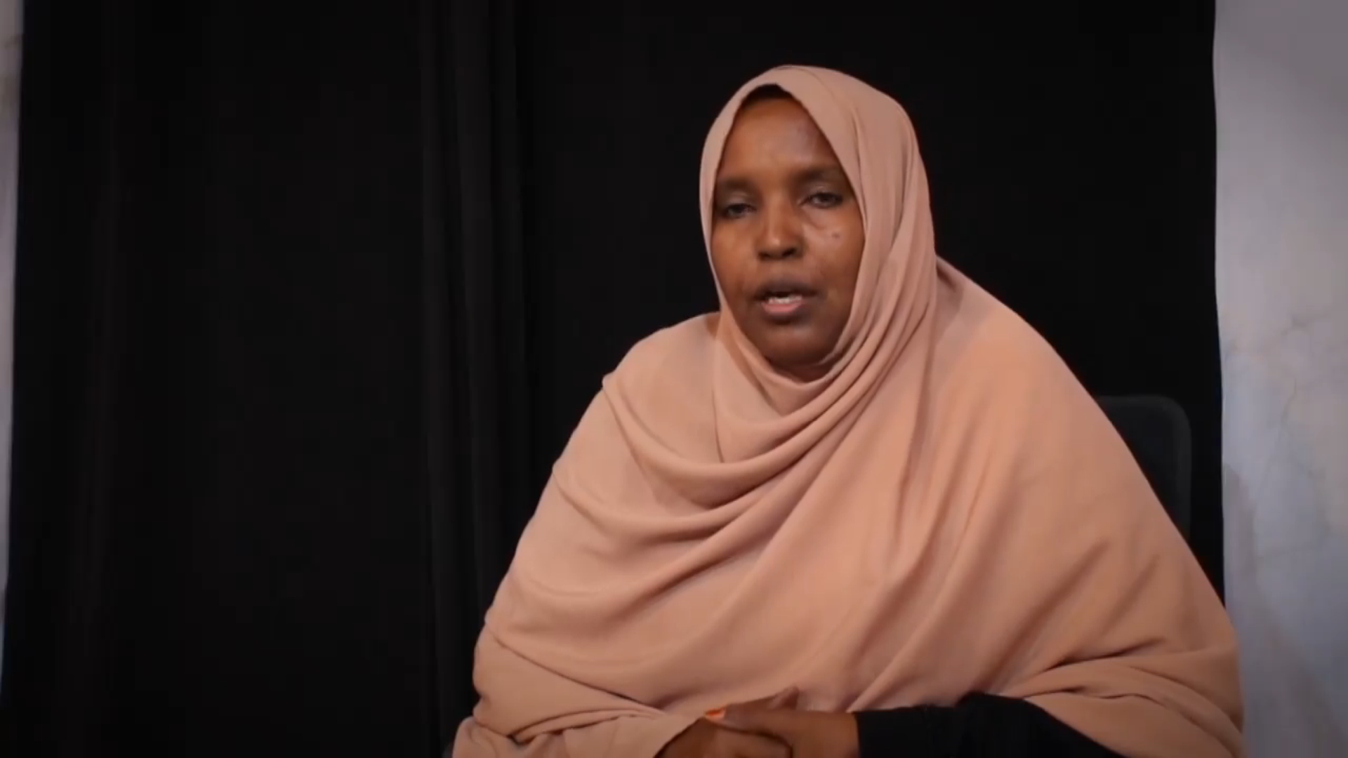 Wasiirka haweenka Puntland oo ka hadashay gabar ardayad ah oo Gaalkacyo kufsi logu geystay (Daawo)