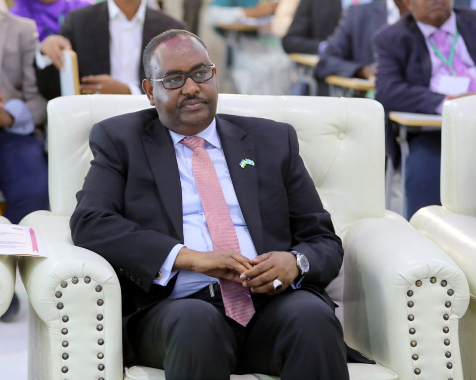 Madaxweynaha Puntland oo Daahfuray Mashruuca Waxbarashadu Waa Iftiin (Daawo)