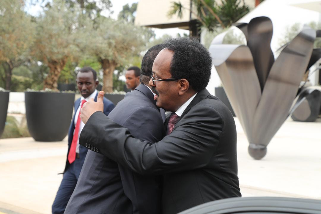 Wacaal daray ah: Madaxweyne farmaajo oo kenya u duulay