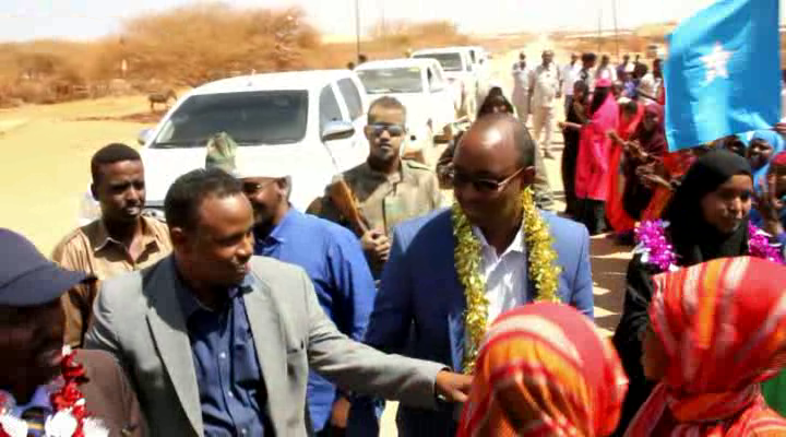 Wasiirka arimaha gudaha ee Puntland oo mashaariic xariga kaga jaray  degmada Burtinle (dhegayso)