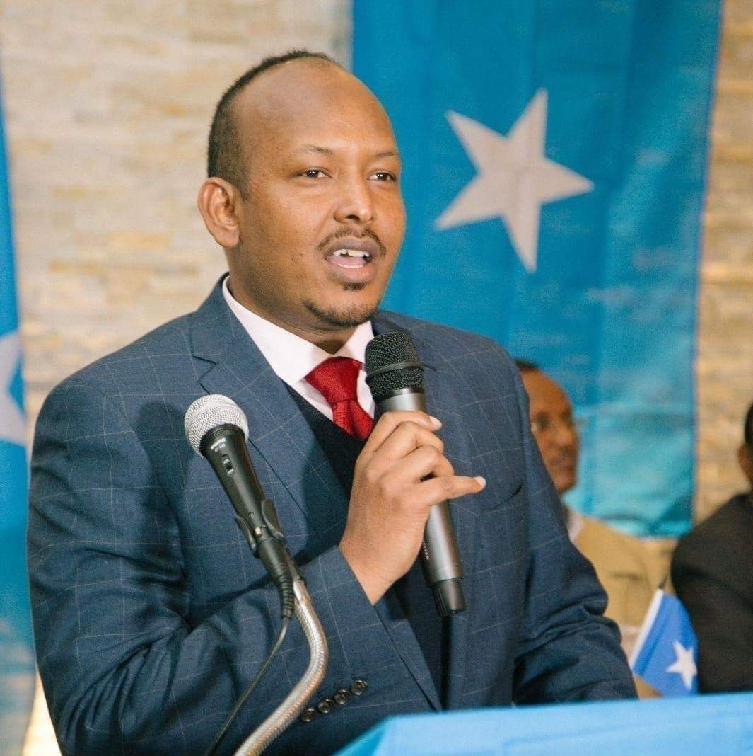 Baahiyaha Puntland iyo bisaylka siyaasadeed iyo dawladnimo ee looga fadhiiyo madaxweyne Deni.