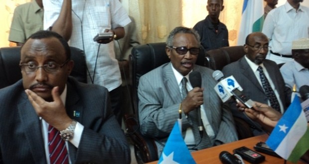 Wasaaradda Maaliyadda Puntland oo Qaar kamid ah madaxdii hore ee Puntland lacago siin jirtay (dhegayso|daawo)