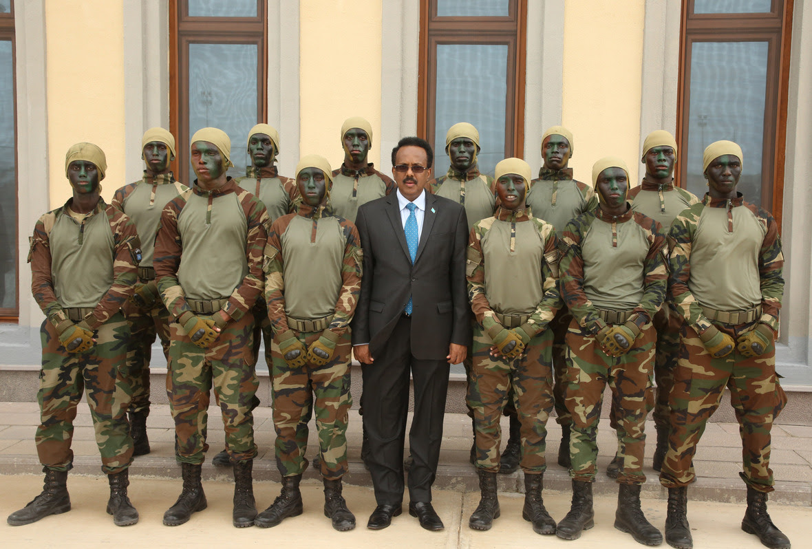 Madaxweyne Farmaajo oo Tababar u soo xiray Saraakiil iyo Saraakiil Xigeenno ka tirsan CXD