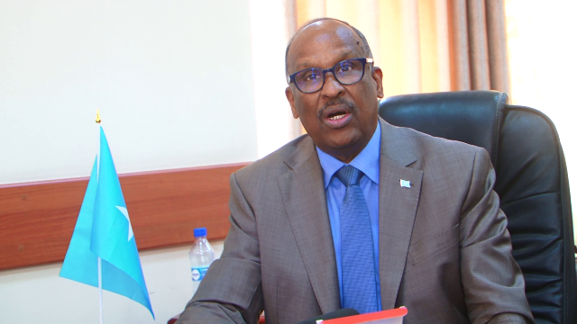 Wasiir Goodax oo mar kale ka hadlay arrinta Shahaadada Puntland una jawaabay Senator Faroole (Daawo)