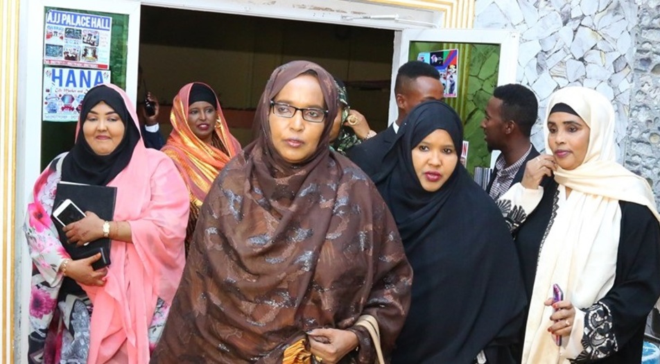 Wasaarada Haweenka  Puntland oo qeeq gaarsiisay barakacayaasha Jariiban (daawo)