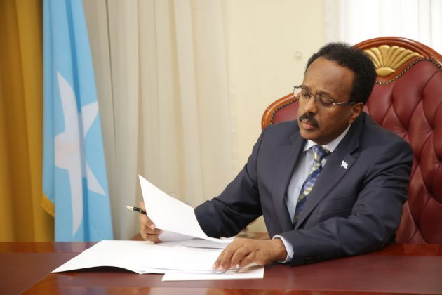 Madaxweyne  Farmaajo oo saxiixay Miisaaniyadda sannadka 2020