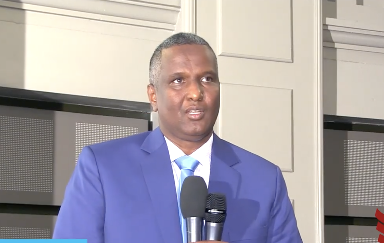 Cabdiraxmaan Cabdishakuur oo Hambalyo u diray shacabka Galmudug