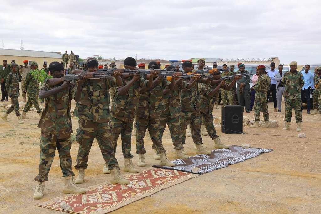 Madaxweyne  Siciid Deni oo  tababar u soo xiray cutubyo ka tirsan Ciidamada Birmadka Madaxtooyada (Sawiro)