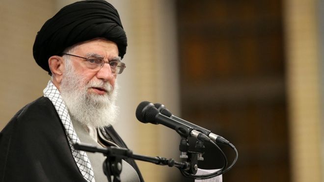 Ayatollah Ali Khamenei oo 8 sano kadib salaadda Jimcaha Tujinaya
