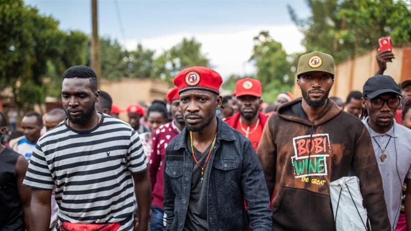 Booliiska Ugandha oo xabsiga dhigay fanaanka caanka ah ee Bobi Wine