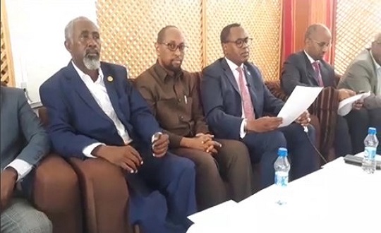 Xal la sheegay in laga gaaray Khilaafkii waxbarashada ee Puntland & DFS (daawo)