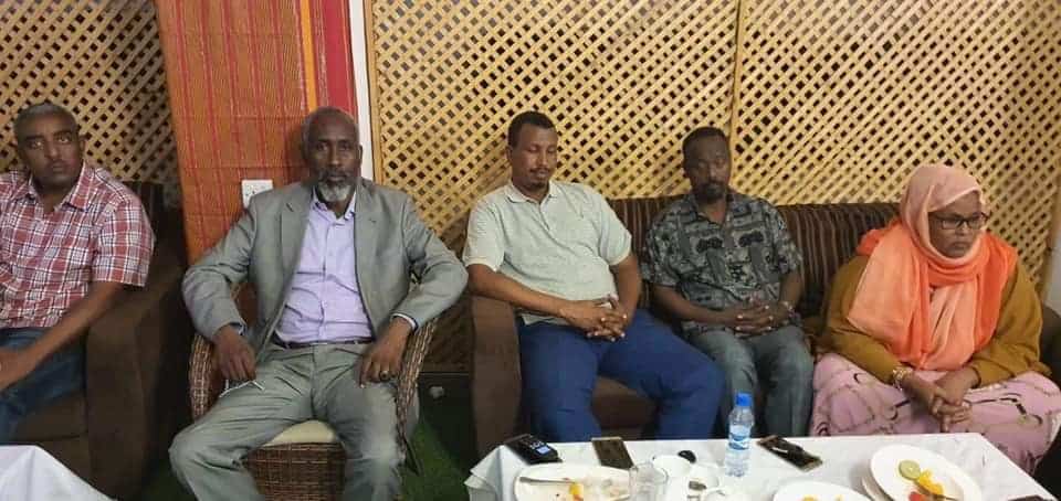 Xildhibaanada Puntland u matala baarlamaanka Soomaaliya oo dacwad ka gudbinaya Wasiir Goodax Barre (daawo)