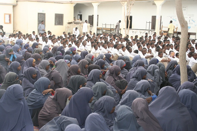 Waa ay dadaalayaan, laakiin ma moogana muranka ku gadaaman (daawo)