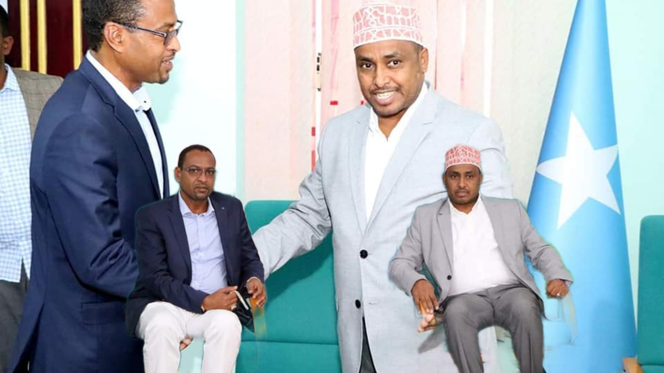 Guddoomiyaha Barlamaanka Puntland oo kulan la qaatay safiirka Djibouti ee Soomaaliya (Daawo)