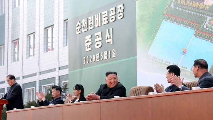 Kim Jong Un oo muddo 20 cisho kaddib fagaare ka soo muuqday
