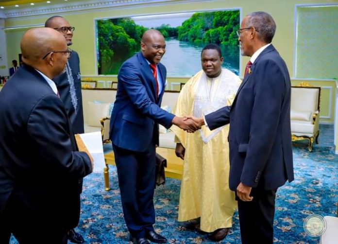 Madaxweynaha Somaliland oo qaabilay Wafdi ka socda Senegal